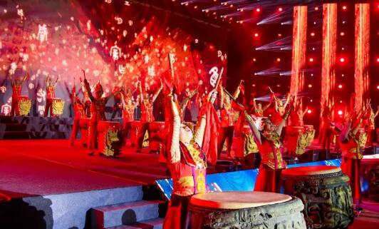 青島環(huán)保科技公司成立10周年慶典演出晚會(huì)盛大舉行